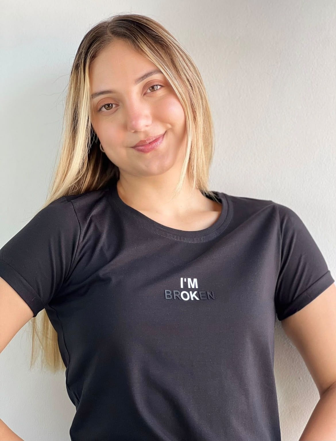 Camiseta Esencial Dama - Broken Minimal color Negro - Basictex