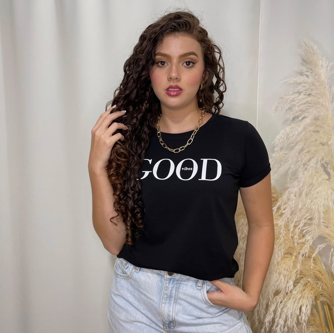 Camiseta Esencial Dama - Good Vibes color Negro - Basictex