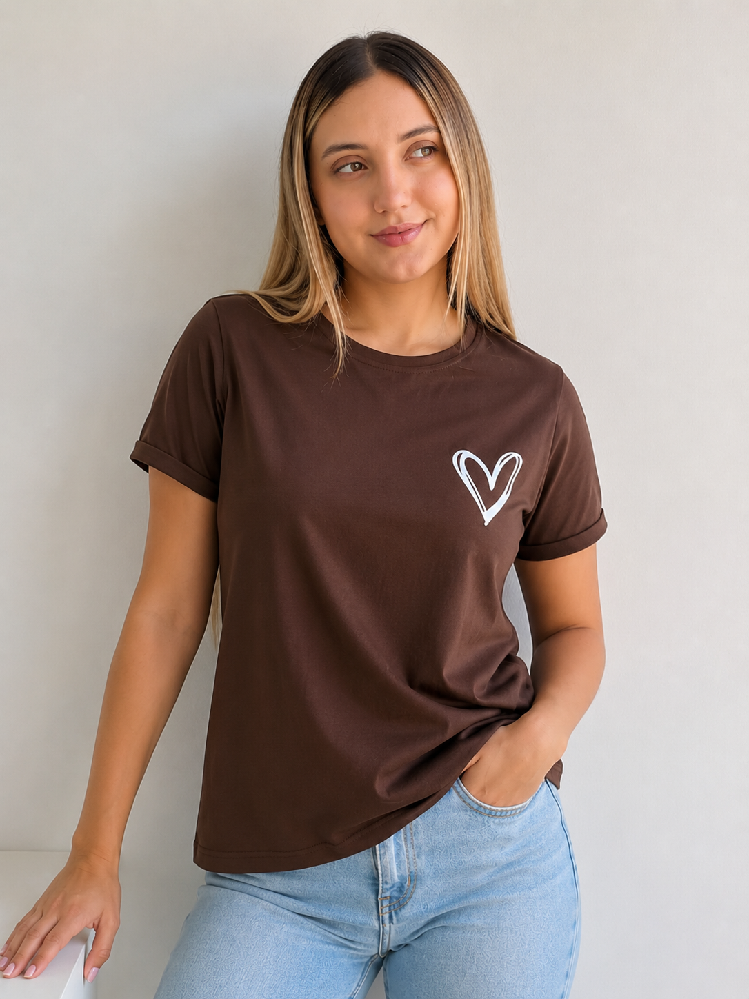 Camiseta Esencial Dama - Corazón Lineal