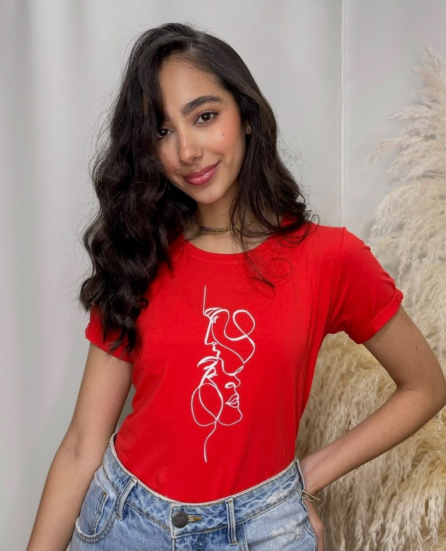 Camiseta Esencial Dama - Rostros Lineales color Rojo - Basictex